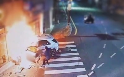 "사람 구해야겠다는 생각뿐"…불타는 택시에 몸 던진 시민 