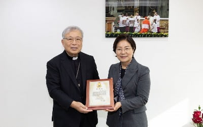 김미경 은평구청장, 염수정 추기경 감사패 받았다 [메트로]