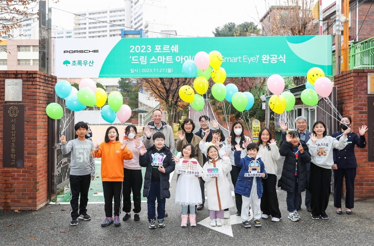 포르쉐코리아, 어린이 교통안전 솔루션 '포르쉐 드림 스마트 아이' 2개교에 조성. 포르쉐코리아 제공