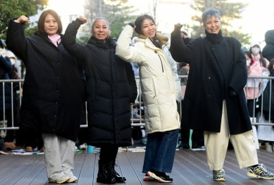 [포토] 골든걸스, '포인트 안무도 멋지게~'