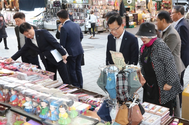 우리은행, 전통시장 인근 지점 주차장 주말 개방&#13;