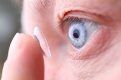 내년부터 온라인에서 렌즈 구매 가능…향수 면세 한도 60㎖→100㎖
