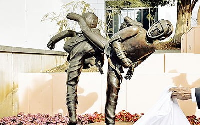 로잔 올림픽 박물관에 태권도 동상…'영원한 동행' 기원