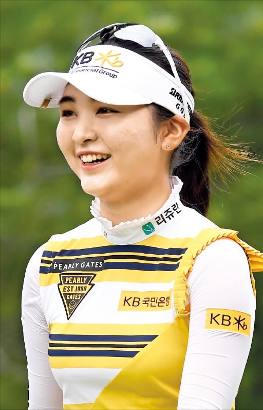 KB금융이 후원하는 이예원은 올 시즌 KLPGA 투어에서 상금왕, 대상을 휩쓸며 '대세'로 떠올랐다. /한경DB 