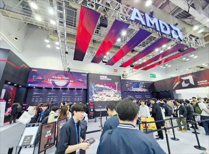 ‘지스타 2023’에 마련된 AMD 부스. AMD는 자사 프로세서를 적용한 컴퓨터로 신작 게임 9종을 체험하는 공간을 마련했다. /부산=이주현 기자
 