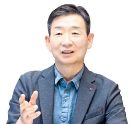 [단독] 황현식 "LG유플, 내년 생성AI 출시…AI투자 늘린다"