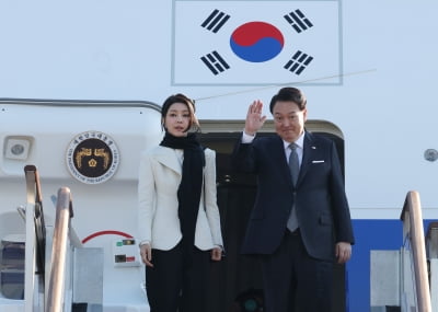 윤 대통령, 찰스3세 초청 첫 국빈…영국 국빈방문 출국