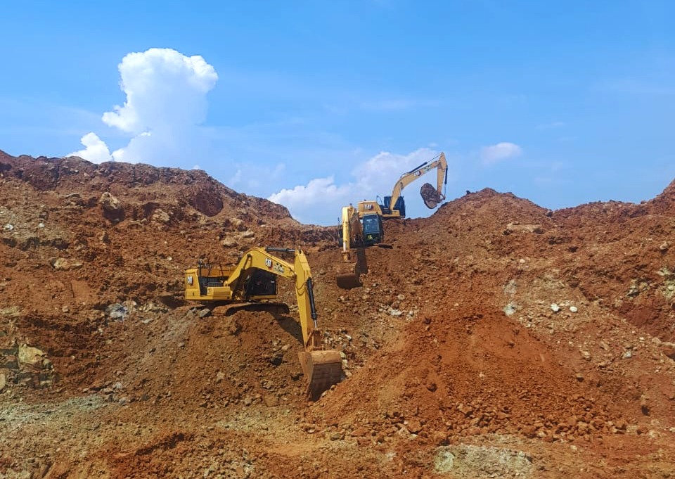 STX가 인도네시아 술라웨시 지역 니켈광산에서 시추탐사 작업을 하고 있다. 사진=STX 제공