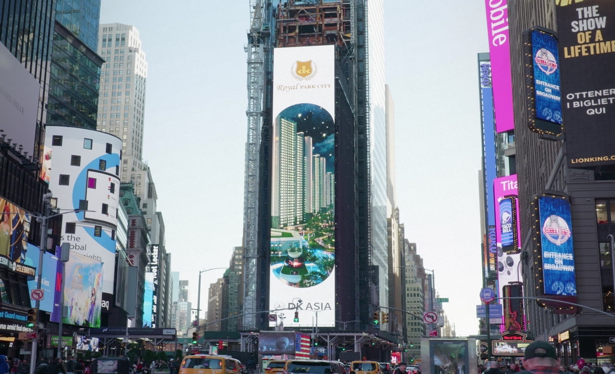 10월 23일부터 진행된 미국 뉴욕 타임스퀘어의 ‘로열파크씨티’ 브랜드 광고 영상 모습. 사진=DK아시아