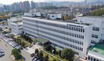 "예쁜 선생에겐 민원 안 넣어" 발언한 교장 직위 해제···경남교육청 교장 수사 의뢰