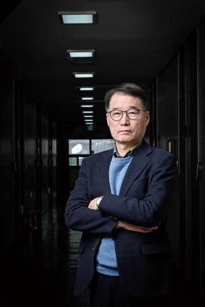 [big story] 이근 서울대 교수 “세계 경제, 회복 더뎌…탈세계화, 한국에는 기회”
