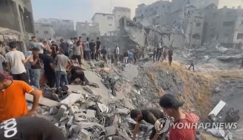 [이·팔 전쟁] 가자 최대 난민촌 공습에 민간인 사망 논란…이 "테러범 사살"