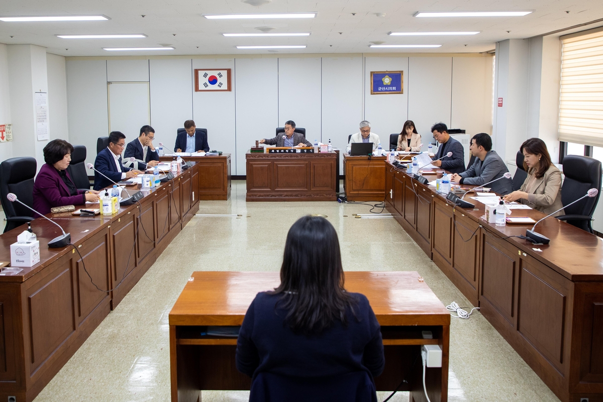 아내 차량 부순 군산시의원에 '출석정지 10일'…윤리특위 의결