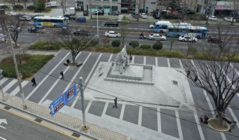 '임진왜란 순국선열' 윤흥신 장군 석상 철거…동상 건립 첫발