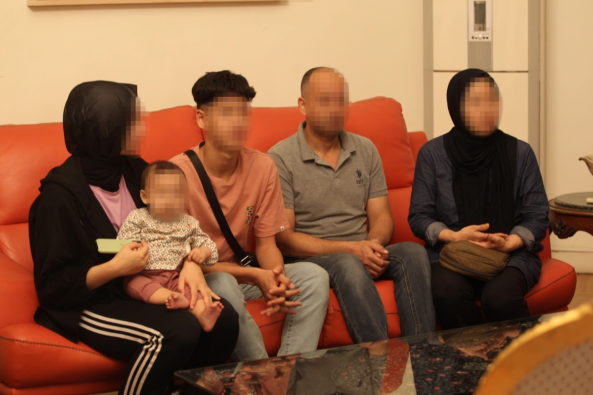 [인터뷰] 가자탈출 한국인 "겨울 옷가방만 들고 도망…집 폭격, 다무너져"