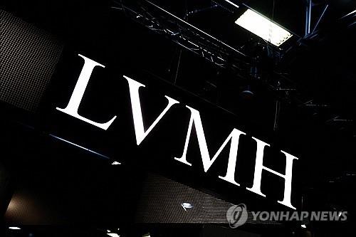 안경에 주목하는 고가 패션브랜드…"LVMH, 선글라스 업체 인수"