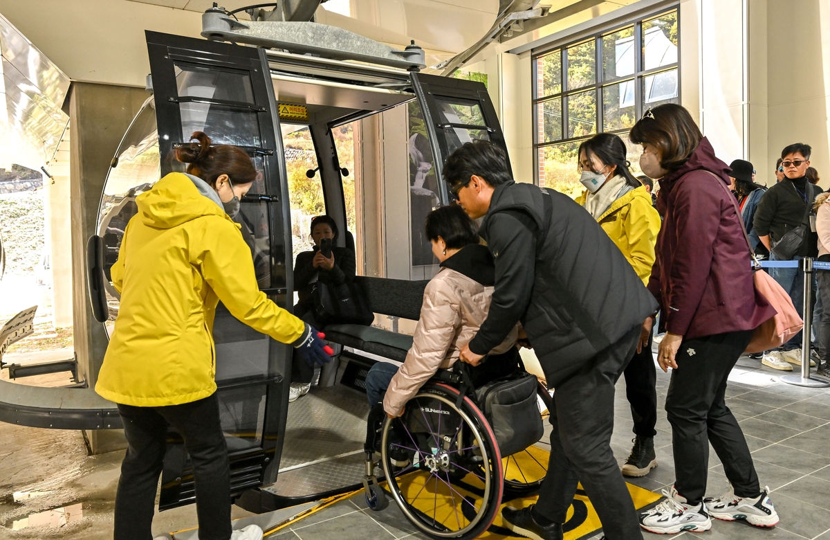 "휠체어 타고도 불편 없어"…가리왕산 케이블카 교통약자도 호응