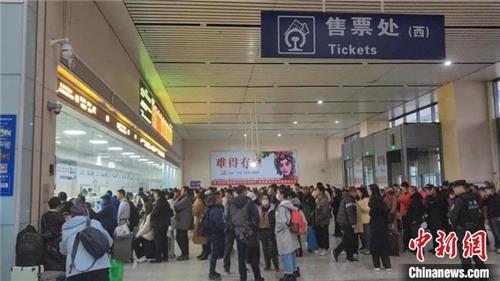 中동북지역, 폭설로 열차운행 이틀째 차질…항공기는 운항 재개