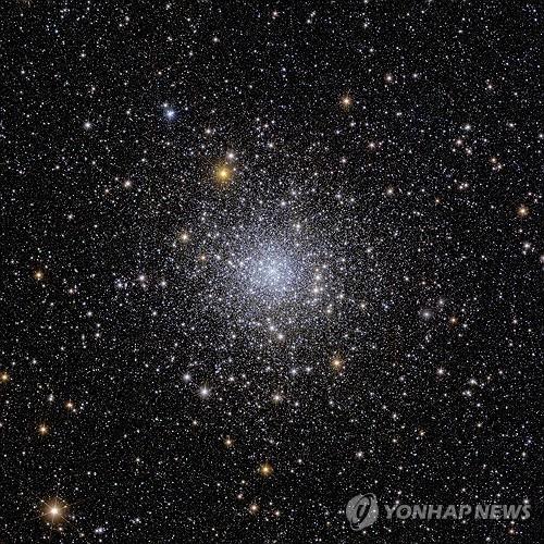[월드&포토] '반짝반짝 빛나는' 유클리드 망원경 첫 우주 사진