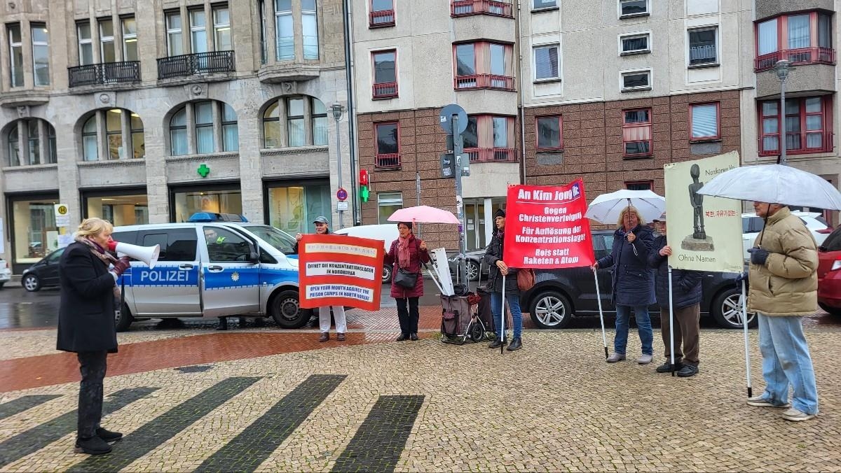北대사관앞 14년째 인권보장촉구 시위 독일인들 "끝까지 계속"