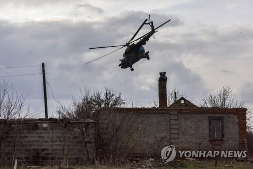 "러, 우크라 전쟁으로 재고 떨어지자 수출한 군사장비 회수"