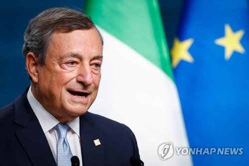 드라기 전 ECB 총재 "유로존, 올해 말까지 경기침체 거의 확실"