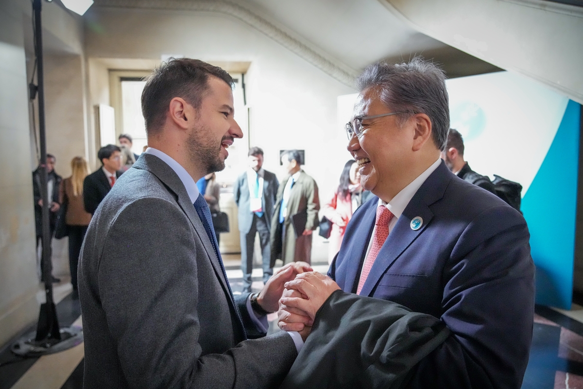 박진, 파리평화포럼서 12개국 인사에 부산엑스포 지지 설득