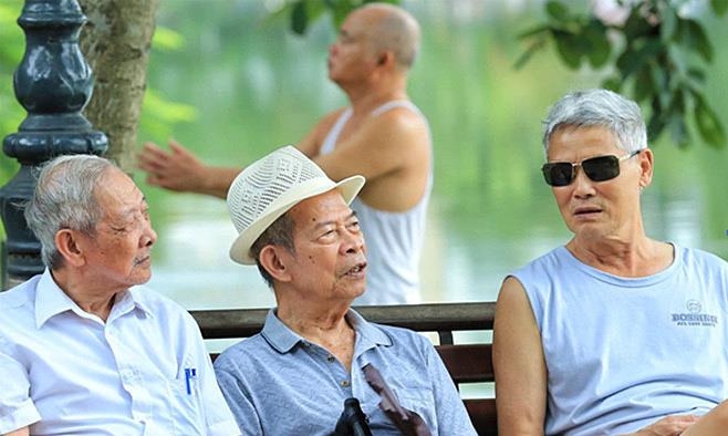 "인구 1억명 베트남, 출산율 저조로 2100년에 7천만명대 예상"