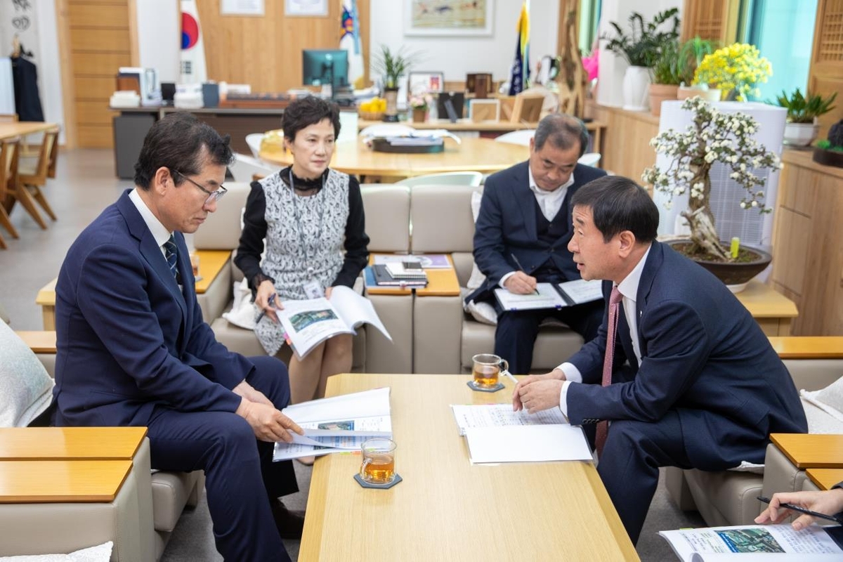 이재영 증평군수, 충북교육청에 송산지구 초교 신설 등 요청