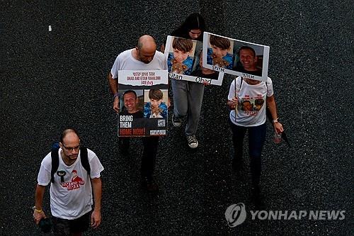 [이·팔 전쟁] "앉아서 못기다려" 인질 가족들, 예루살렘까지 행진 시작