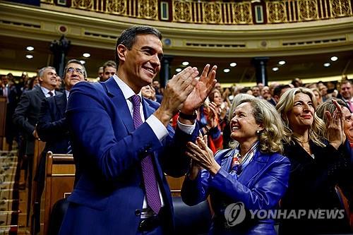 스페인 총리 연임 성공…좌파 연립 정부 구성