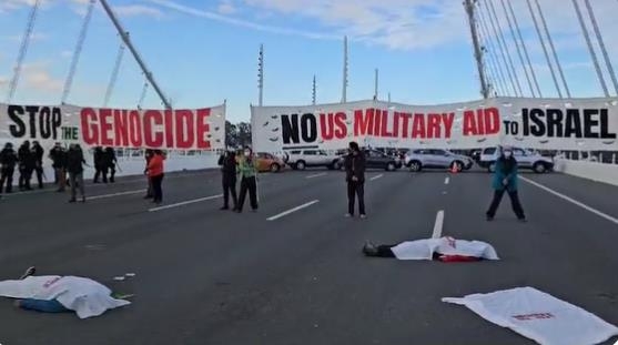 '중동전쟁 휴전 주장' 시위대 출근길 샌프란-오클랜드 다리 봉쇄