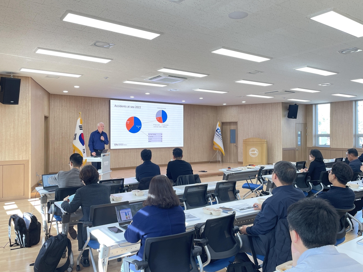 해양교통안전공단, 친환경 HDPE 소형어선 보급 앞장