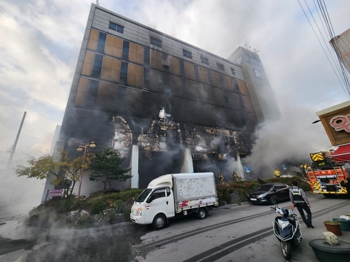 경북 구미 병원서 화재 1시간여 만에 초진…14명 경상(종합)