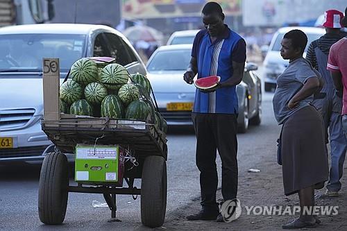 짐바브웨 수도 하라레 비상사태 선포…"콜레라 도시 전체 퍼져"