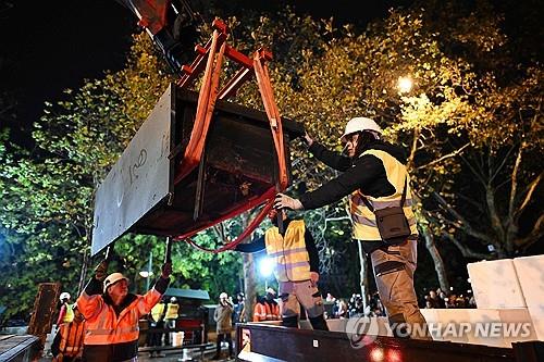 올림픽 개최하는 파리시, 센 강변 노천 서점 테스트 철거