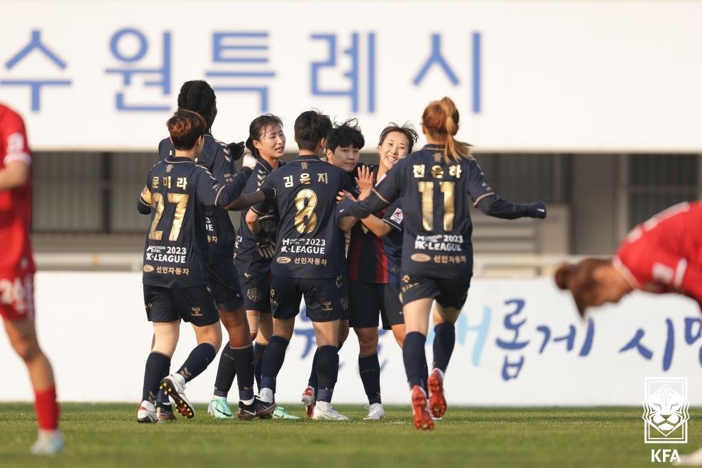 '지소연 멀티골' 수원FC, WK리그 챔프전 첫판서 현대제철 완파