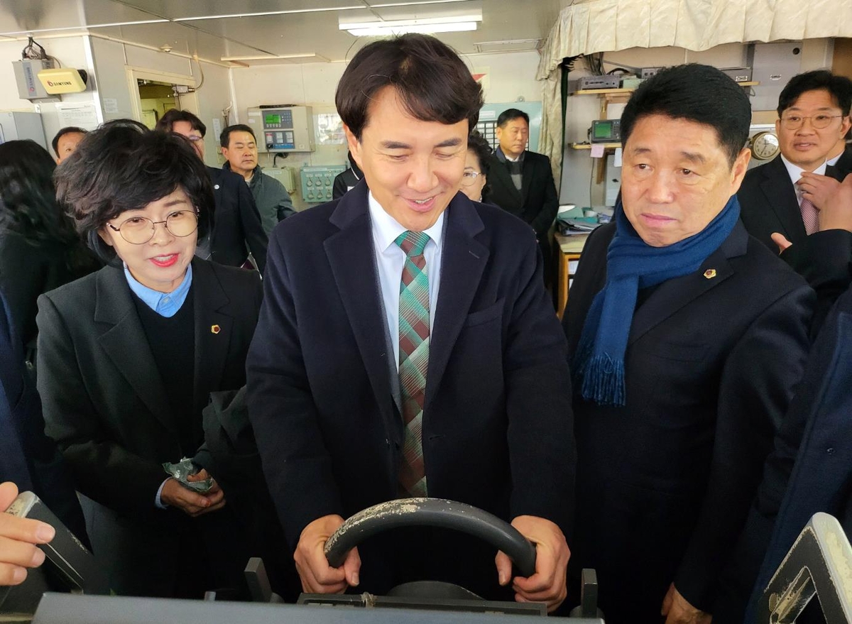 북방항로 10년 만에 재운항…속초항 여객·물류거점항 도약 기대