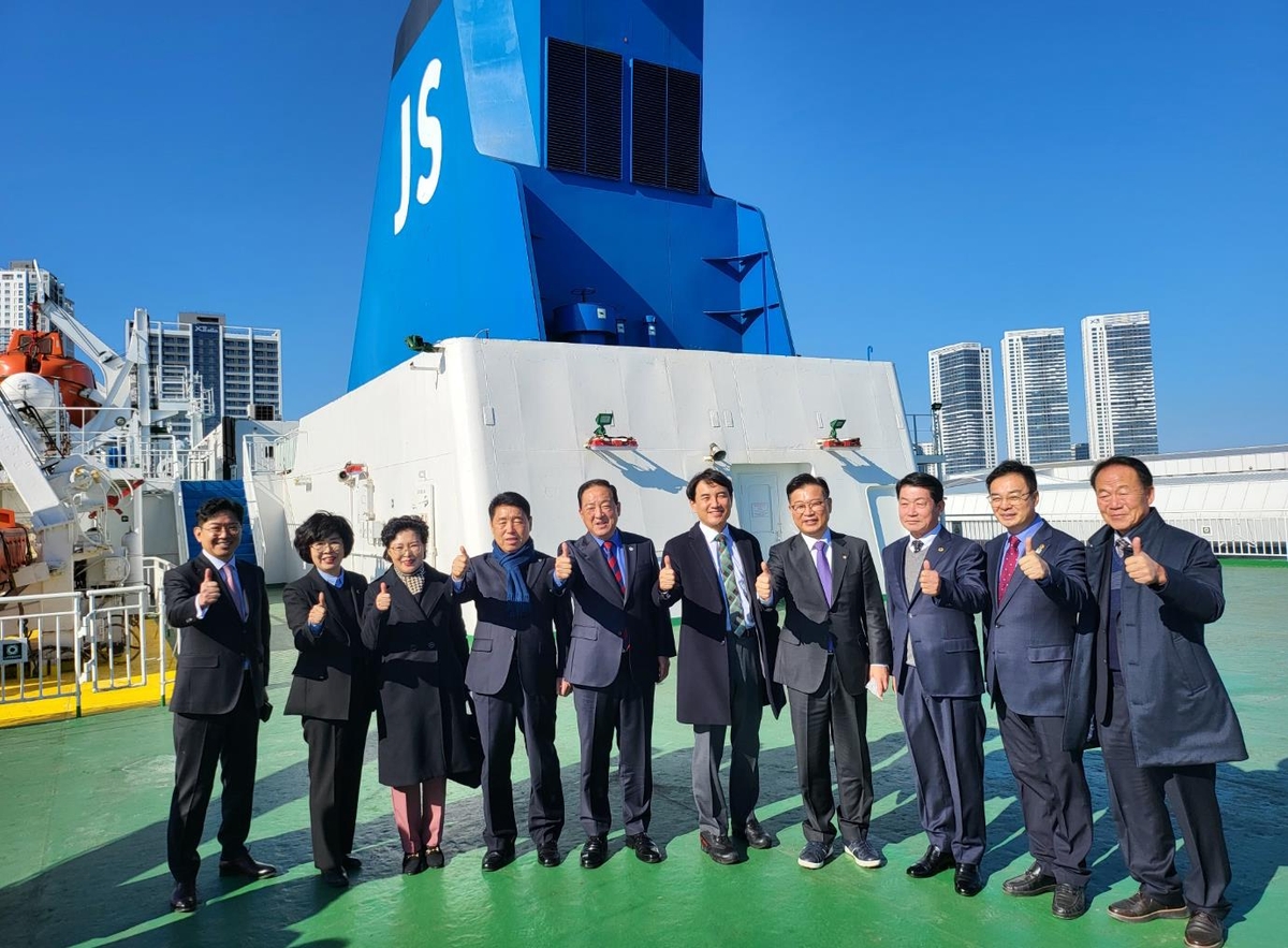 북방항로 10년 만에 재운항…속초항 여객·물류거점항 도약 기대