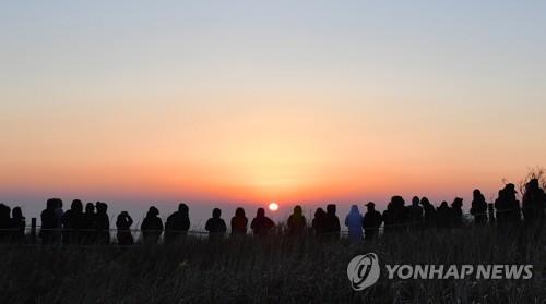 유라시아 첫 일출 양산 천성산 해맞이사업 한다…조망대 축소