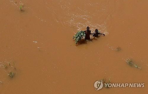 가뭄 이어 홍수까지 덮친 케냐…사망자 120명으로 늘어나