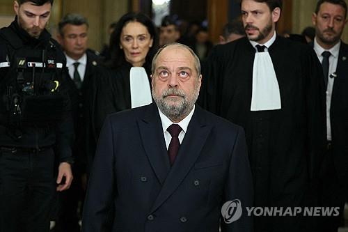 '보복 감찰 의혹' 프랑스 법무 장관, 법원서 무죄