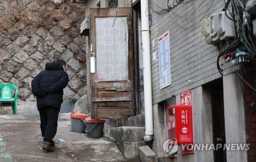 기초수급자 생활은 끝났지만…"가난이 오장육부에 달라붙었다"