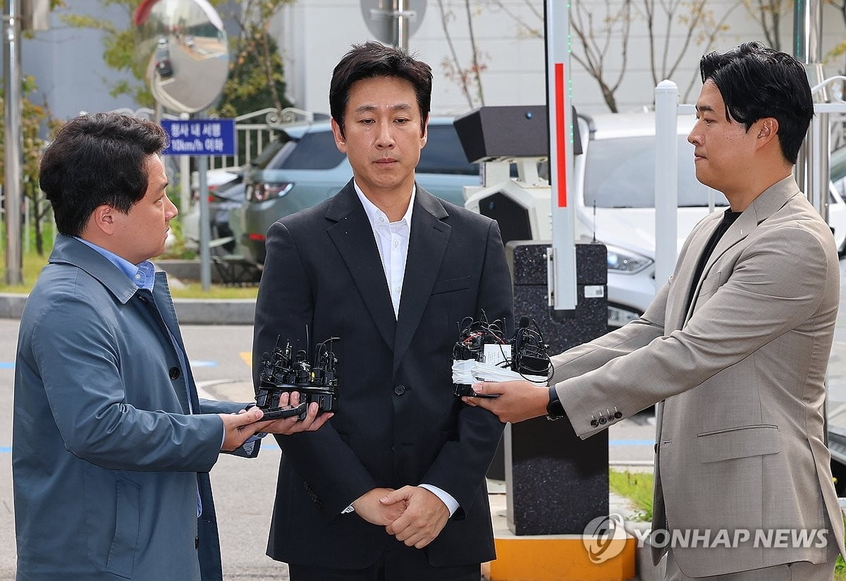 이선균, 3시간 조사 종료…"솔직하게 다 말했다"