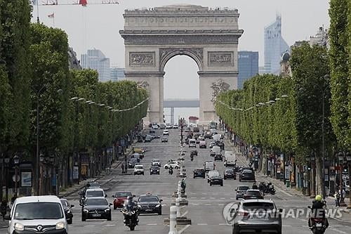 "파리 안 살면 주차비 더 내"