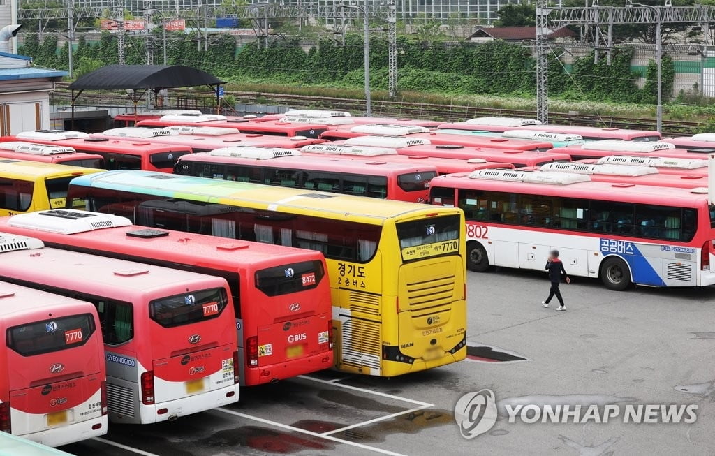 수원·화성시민 출근 어쩌나…월요일 첫 차부터 파업