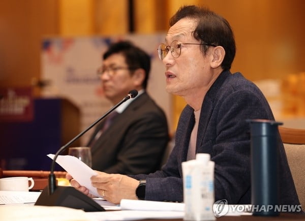 초·중학교 영어수업에 1대 1 회화 '로봇 교사' 투입
