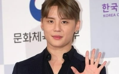 [종합] 김준수, 한정판 슈퍼카 모둔 처분했다…"김재중과 자주 연락해" ('라디오쇼')