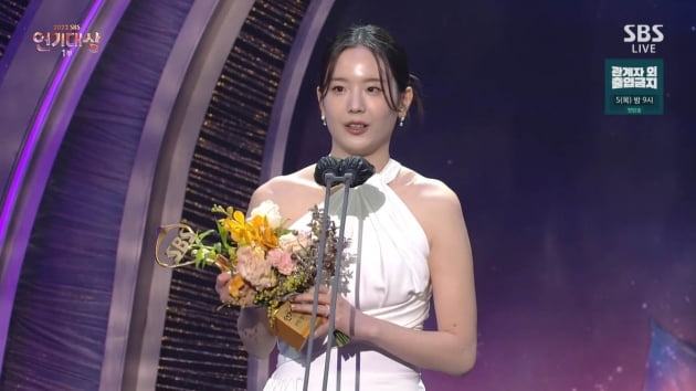 Kim Nam-gil, Grand Prize at ‘SBS Drama Awards’ “Acting, you have to be humble”