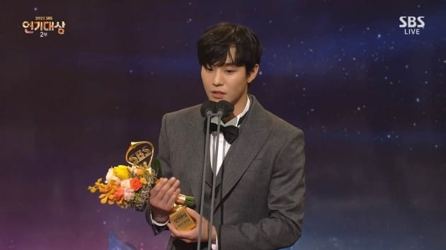 Kim Nam-gil, Grand Prize at ‘SBS Drama Awards’ “Acting, you have to be humble”